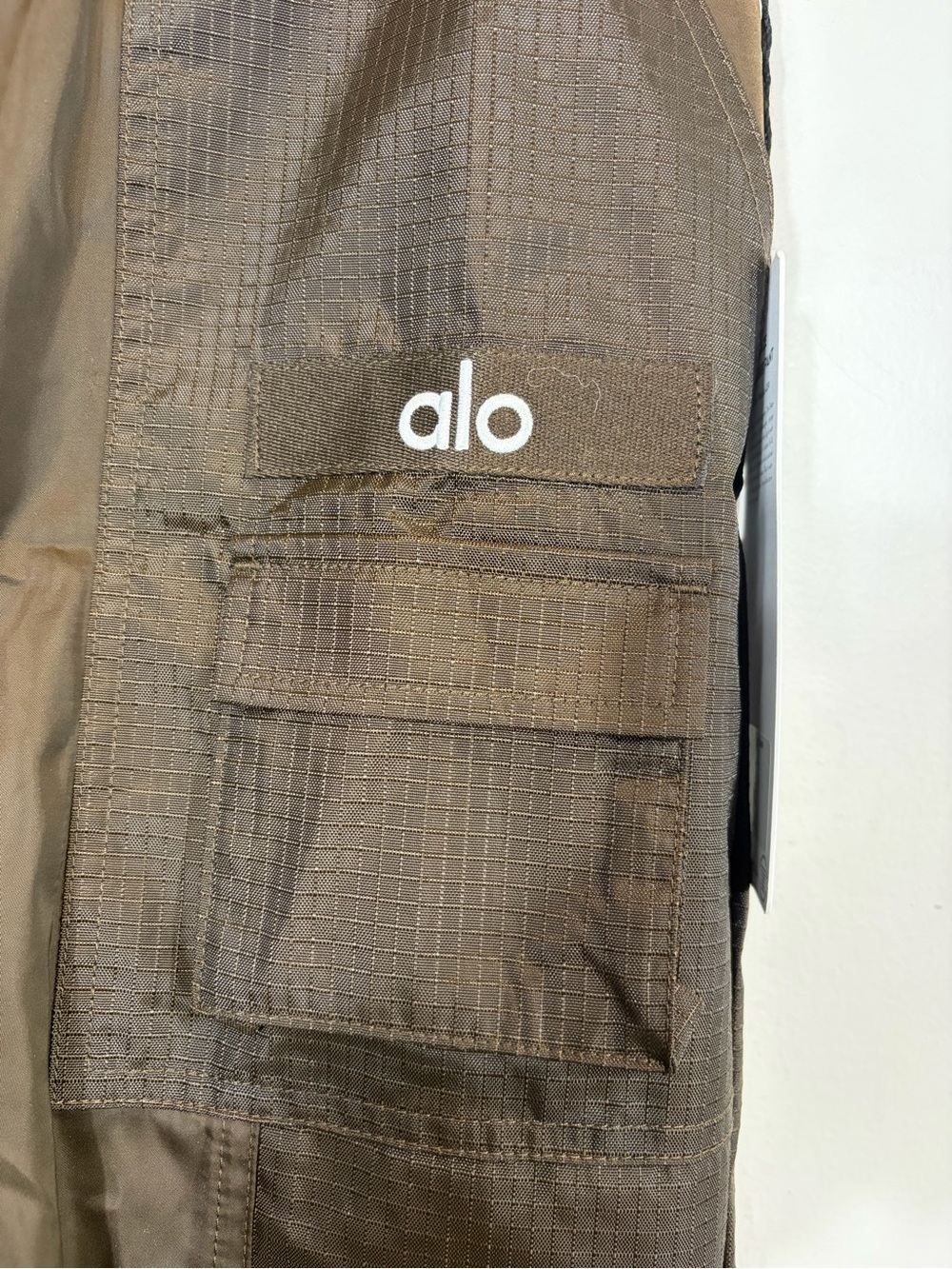 Alo Yoga Utility Cargo Pants NWT Brown Ripstop Joggers Size M - Picture 5 of 8